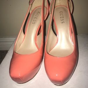 Guess Pumps
